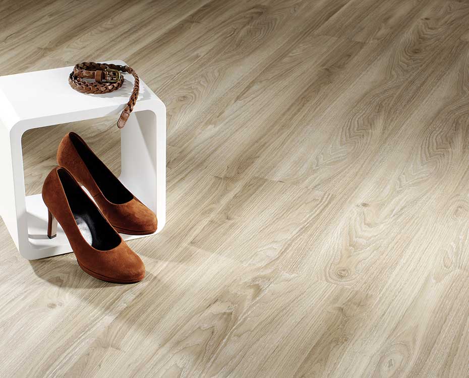 High Heels auf Vinylböden? Kein Problem! Diese Böden von HolzLand Beese in Unna sind ausgesprochen belastbar. High Heels auf Vinylböden? Kein Problem! Diese Böden von HolzLand Beese in Unna sind ausgesprochen belastbar.