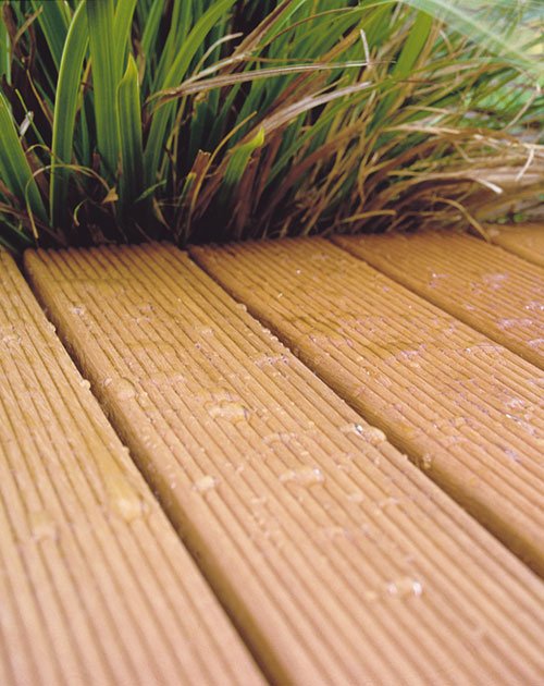 Holz-Terrassendielen Bangkirai bei HolzLand Beese