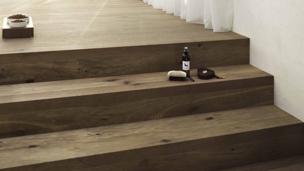 Treppenstufen renovieren mit Vinyl von Tilo bei HolzLand Beese in Unna