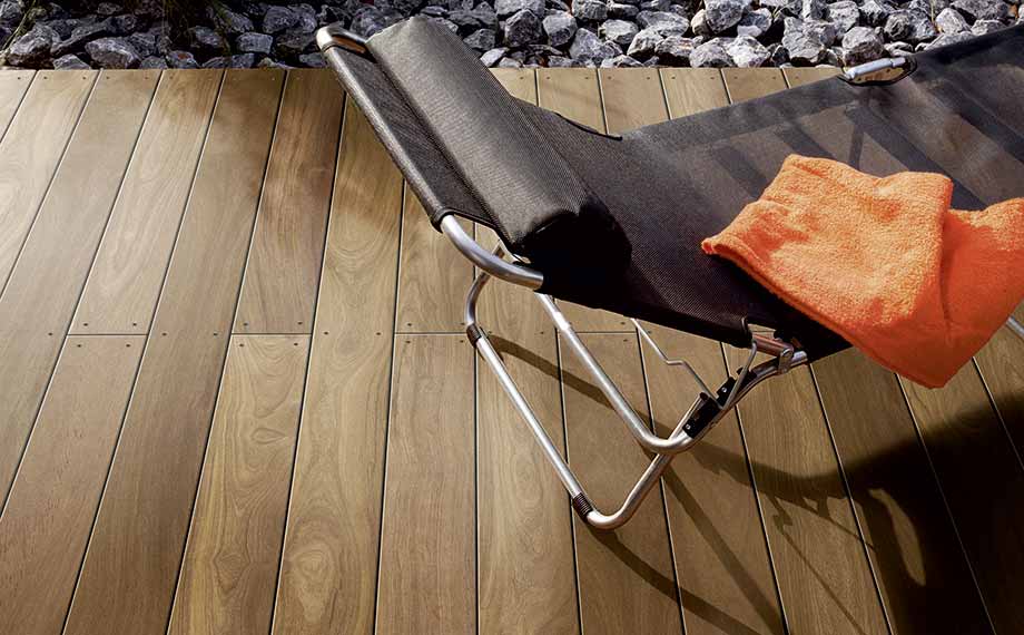 Breitdielen aus Guyana Teak für die Holzterrasse bei HolzLand Beese in Unna (Region Dortmund)
