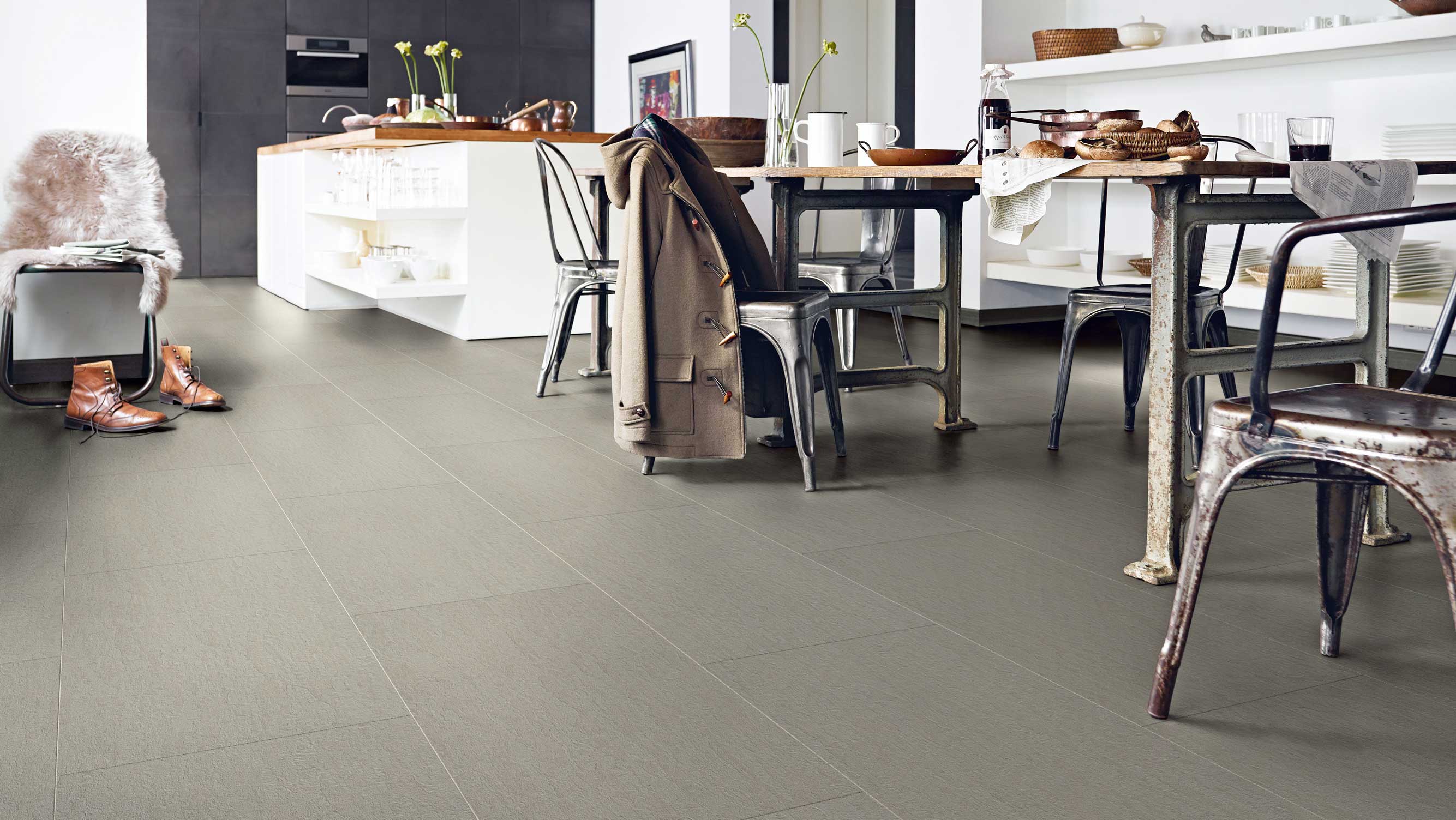 Grauer Vinylboden von HolzLand Beese in Unna (Region Dortmund) – Unterschiede Vinyl und Laminat