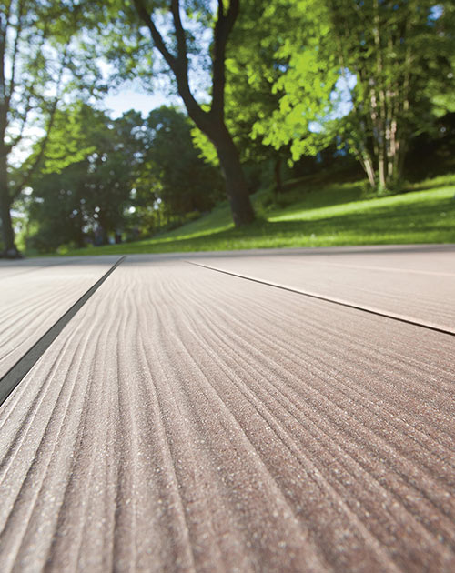 Extra breite WPC-Dielen mit natürlich gehobelter Oberfläche für die Terrasse von HolzLand Beese in Unna Extra breite WPC-Dielen mit natürlich gehobelter Oberfläche für die Terrasse von HolzLand Beese in Unna