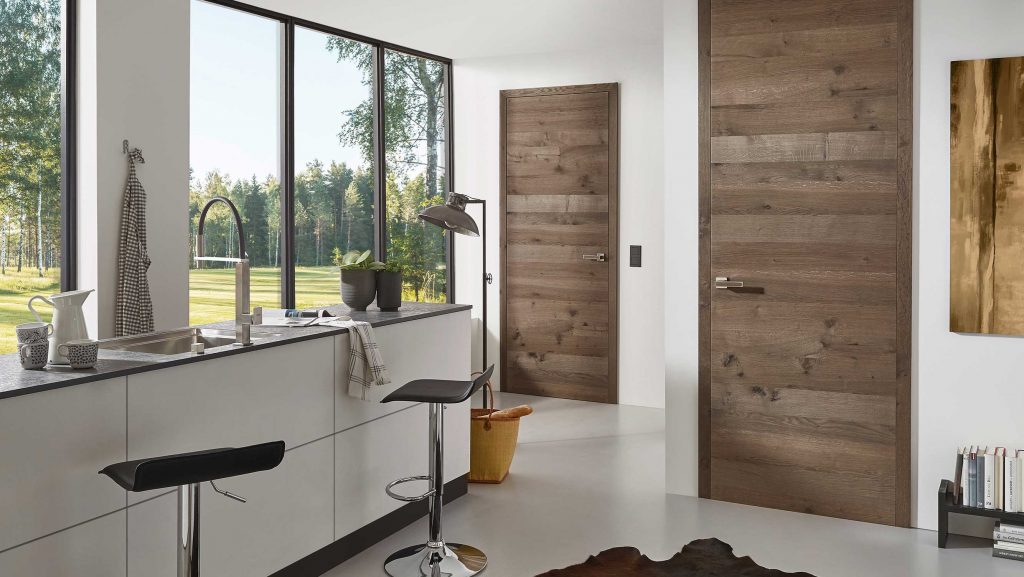 Moderne Innentür mit Holzfurnier in quer in der Küche von HolzLand Beese in Unna.