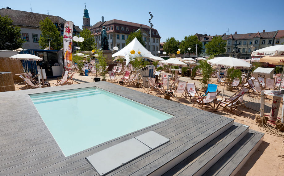 Massive WPC-Dielen als Pool-Umrandung in Strandbar, HolzLand Beese Unna Massive WPC-Dielen als Pool-Umrandung in Strandbar, HolzLand Beese Unna