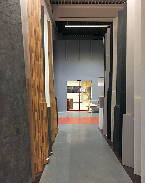 Arbeitsplatten im Lager von HolzLand Beese in Unna