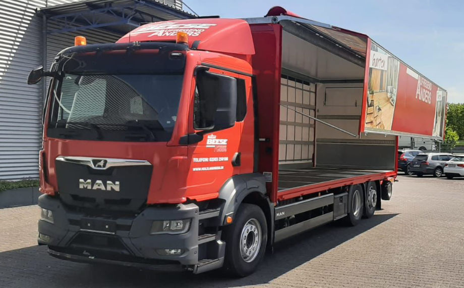 LKW mit geöffneter Seitenwand von HolzLand Beese in Unna LKW mit geöffneter Seitenwand von HolzLand Beese in Unna