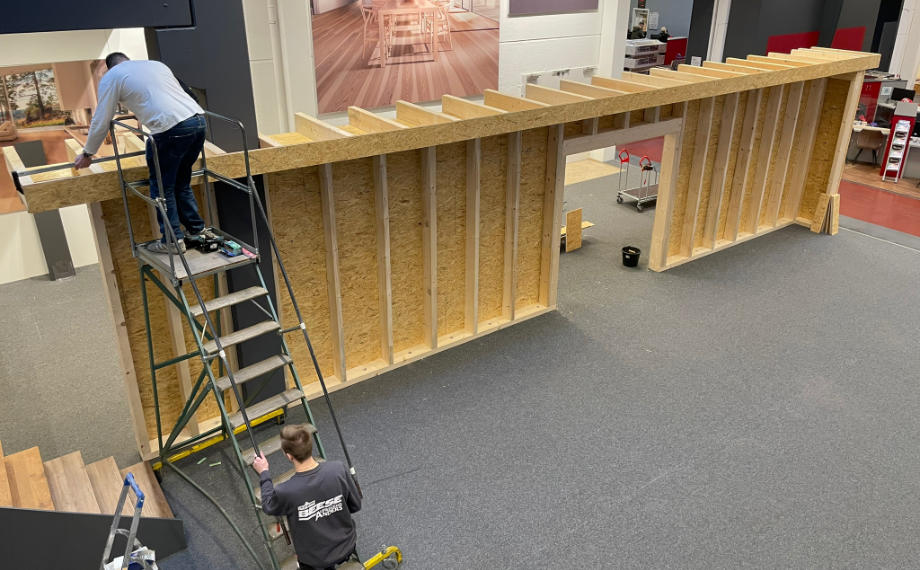 Holzwand in Ausstellung, HolzLand Beese Unna