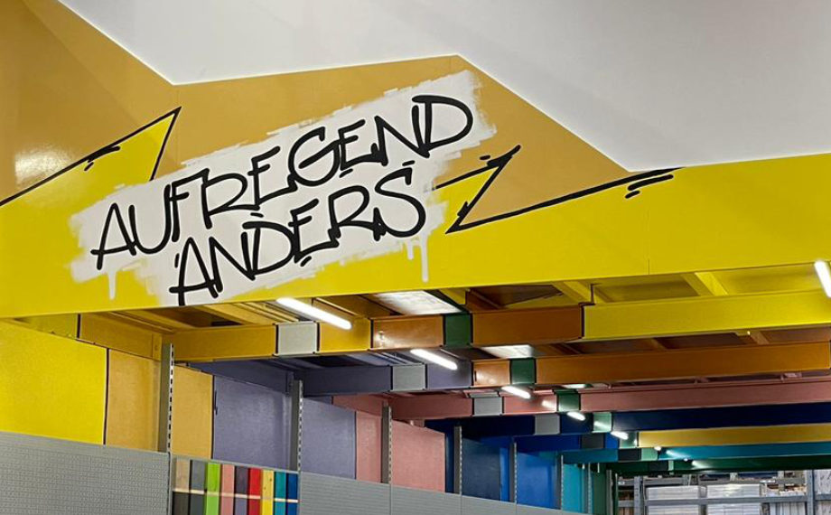 Schriftzug „aufregend anders“, HolzLand Beese Unna