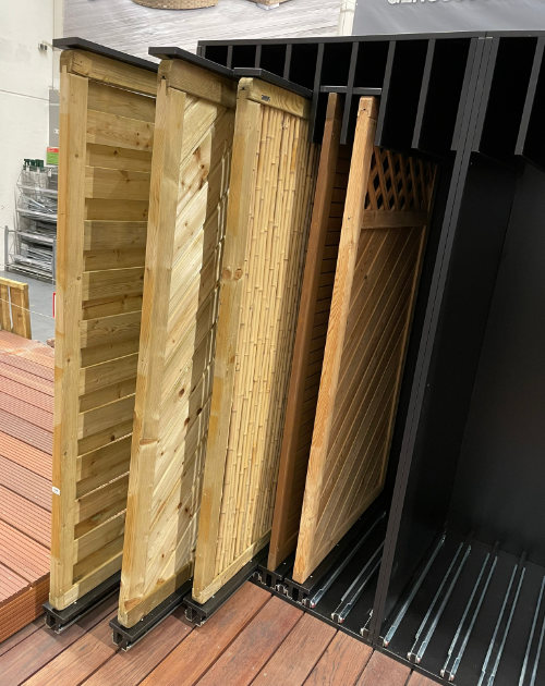 Zaunfelder im Schrank | HolzLand Beese in Unna