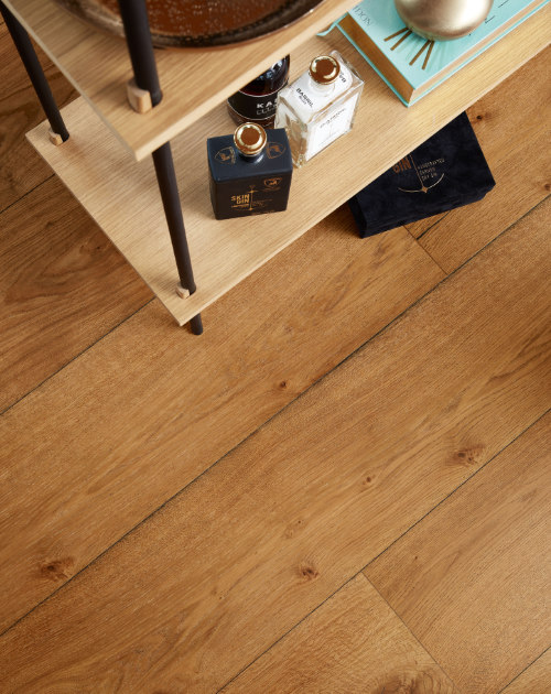 Robuste Lindura-Landhausdielen mit Beistelltisch | HolzLand Beese in Unna Robuste Lindura-Landhausdielen mit Beistelltisch | HolzLand Beese in Unna