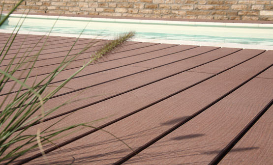 Recycelbare Terrassen mit leichtem Rotstich | HolzLand Beese in Unna