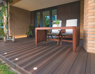 Recycelbare Terrasse in dunklem Holzton | HolzLand Beese in Unna