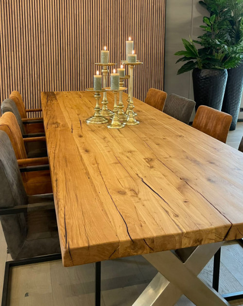 Tisch aus altem Holz mit Deko | Holzland Beese in Unna