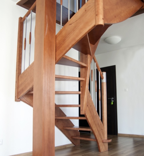 Freie Holztreppe im Raum | HolzLand Beese Unna