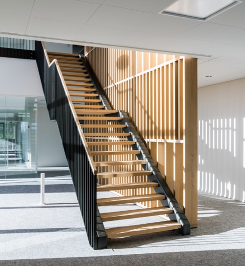 BEESondere Treppe aus Holz und Stahl | HolzLand Beese Unna