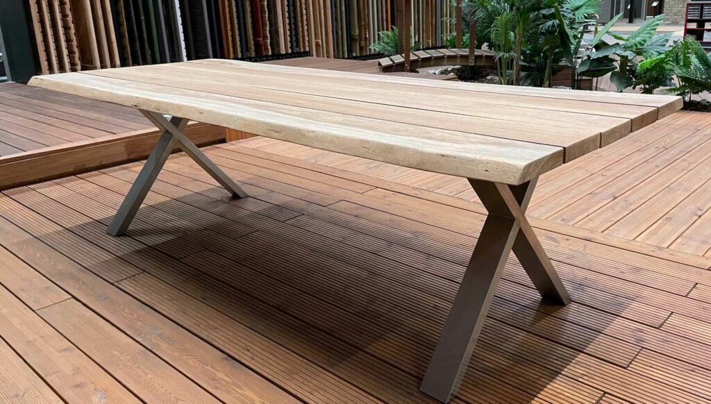 Langlebige Outdoortische aus Guyana Teak, HolzLand Beese Unna