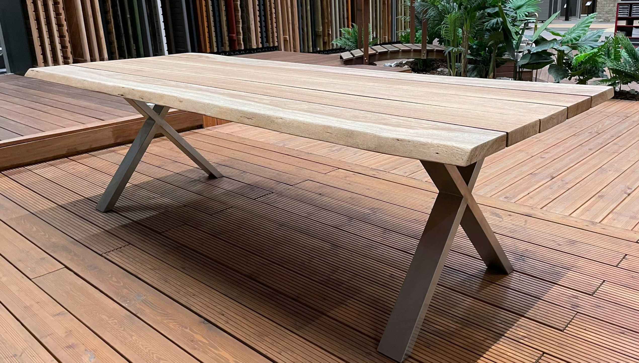 Langlebige Outdoortische aus Guyana Teak, HolzLand Beese Unna
