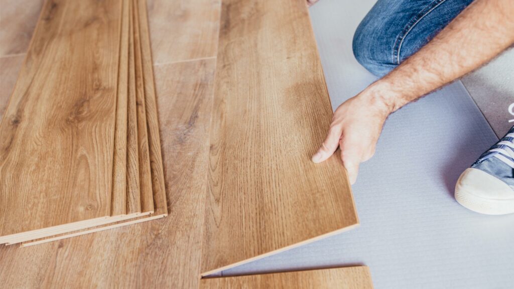 Klick-Laminat verlegen: Nahaufnahme | HolzLand Beese Unna