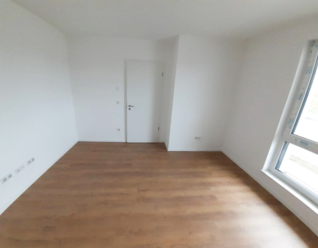 Schlichter Vinylboden und weiße CPL-Türen | CPL-Türen und Vinylboden | HolzLand Beese Unna