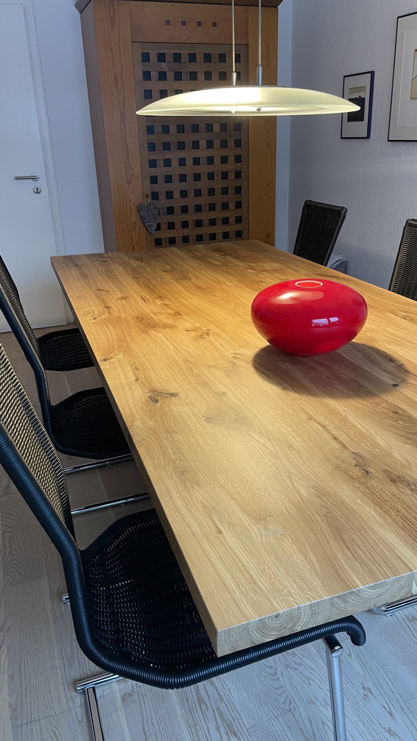 Holztisch mit Vase | HolzLand Beese Unna