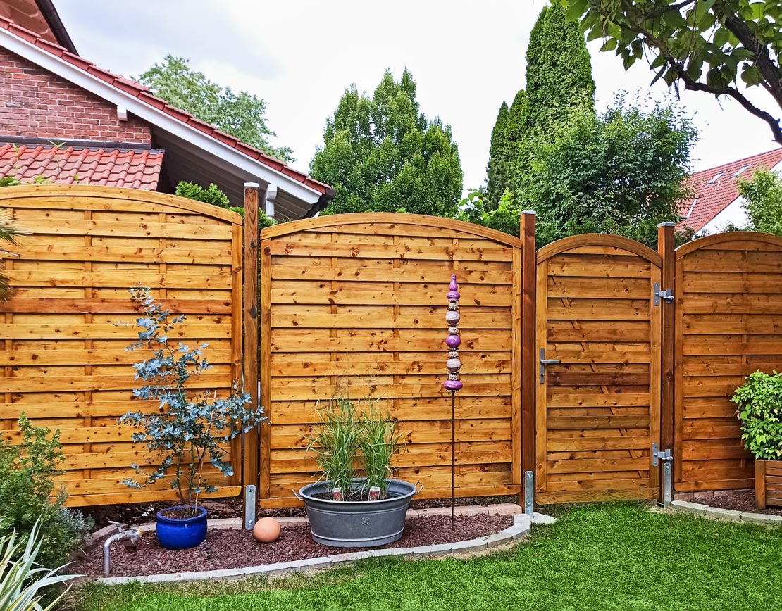 Garten mit Sichtschutzzaun Lettland Holz | HolzLand Beese Unna