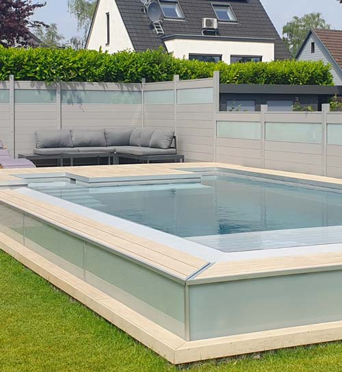 WPC-Terrasse rund um den Pool | Referenzprojekt WPC-Terrassendielen in heller Holzoptik | HolzLand Beese in Unna