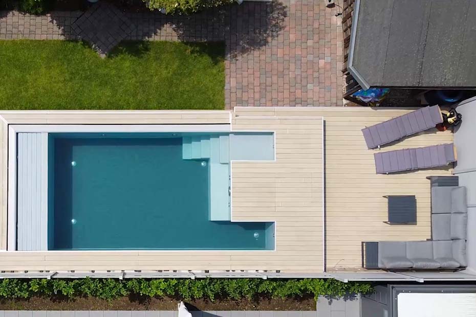 Moderner Poolbereich mit WPC | Referenzprojekt WPC-Terrassendielen in heller Holzoptik | HolzLand Beese in Unna