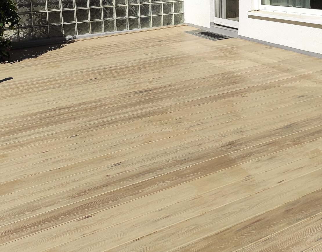 WPC im Garten | Referenzprojekt WPC-Terrassendielen in heller Holzoptik | HolzLand Beese in Unna