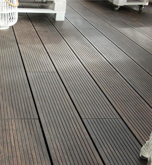 Nahaufnahme Terrassendielen aus WPC Dreamdeck | Pflegeleichte Terrassendielen aus WPC | HolzLand Beese in Unna