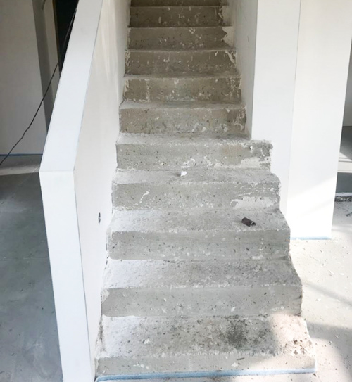 Vorher-Nachher-Vergleich: Treppe vor Verkleidung | HolzLand Beese