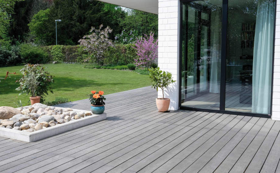 Surinamholz Walaba natürlich vegraut mit Patina auf Terrasse, HolzLand Beese Unna