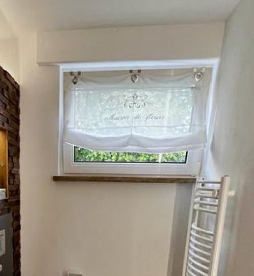 Kleines Badezimmer mit Fenster | HolzLand Beese in Unna