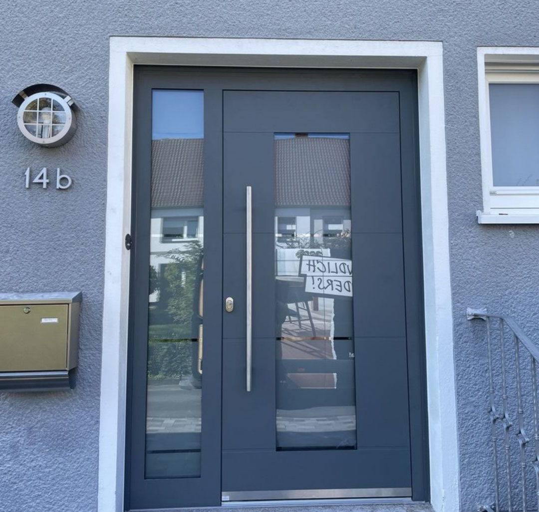 Referenz: Haustür mit Verglasung | HolzLand Beese in Unna