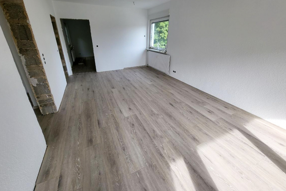 Referenz: Graues Klick-Laminat in Eichenoptik | HolzLand Beese in Unna