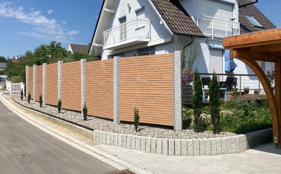 Sichtschutzzaun WPC an der Straße, HolzLand Beese Unna