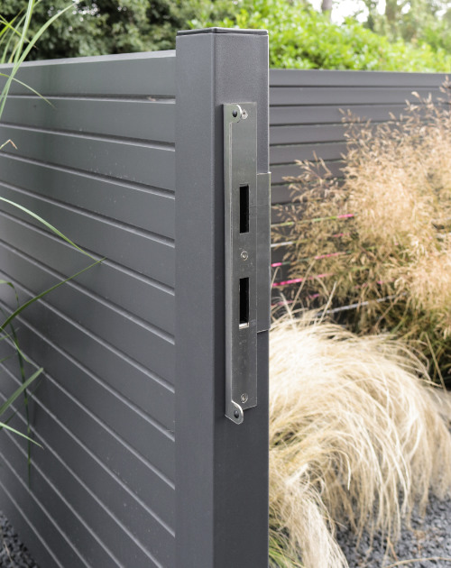 Detailansicht Schließblech, System Rhombus aus Aluminium, HolzLand Beese Unna
