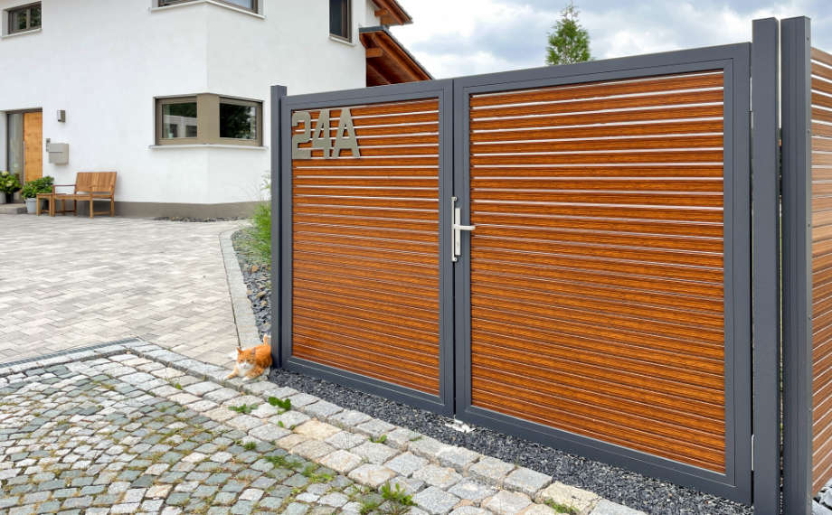 Grundstückstor aus Rhombus und Aluminiumm von HolzLand Beese aus Unna