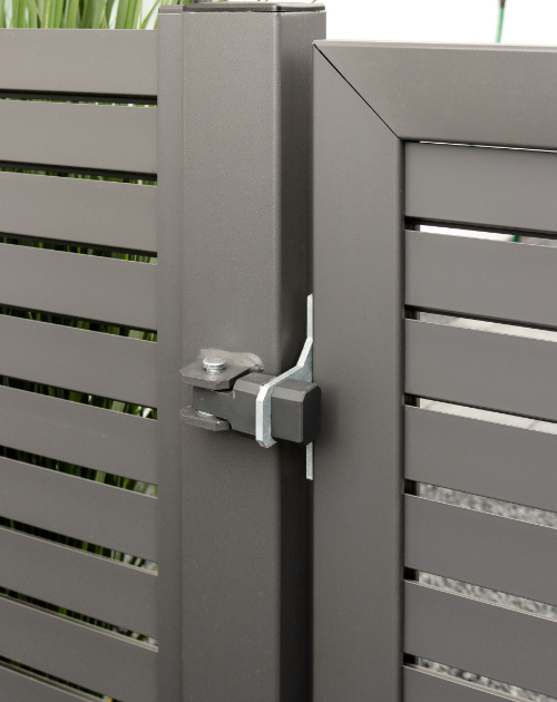 Detailansicht Verriegelung, System Rhombus aus Aluminium, geschlossenes Tor, HolzLand Beese Unna