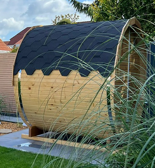 Gartensauna von HolzLand Beese von der Seite
