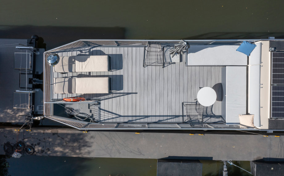 WPC-Terrassendielen auf Hausboot von oben, HolzLand Beese Unna