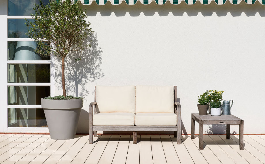 Helle WPC-Terrasse mit Gartenmöbeln, HolzLand Beese Unna