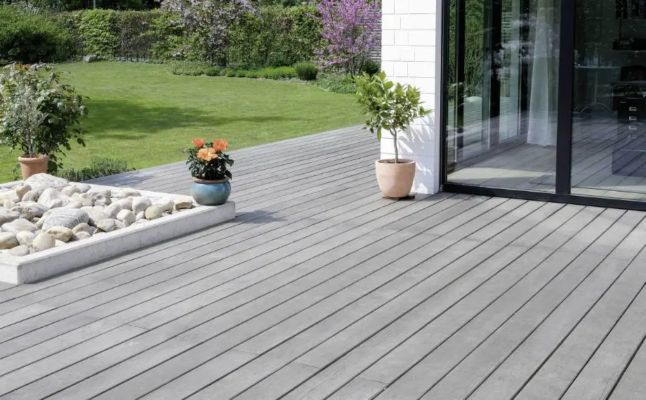 Terrassendielen aus Hartholz mit grauer Patina, HolzLand Beese Unna