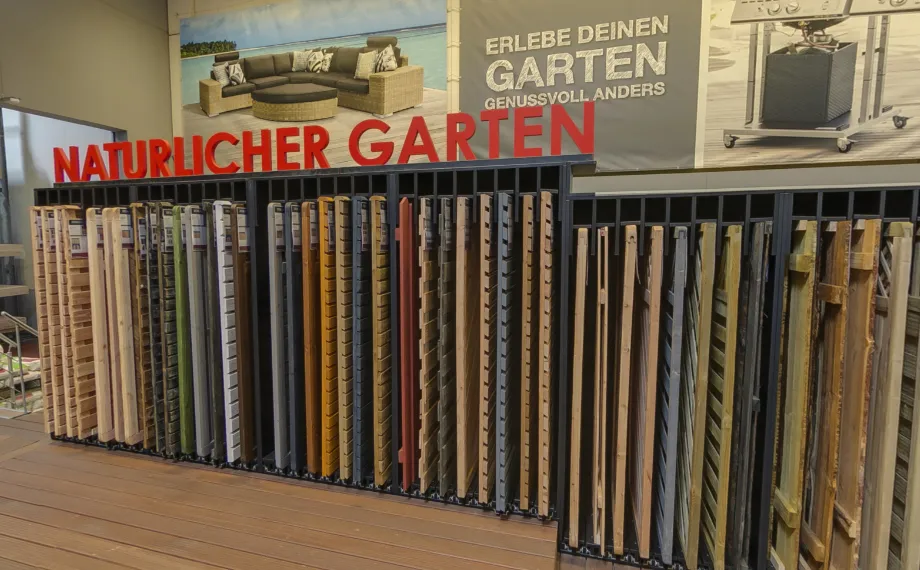 Holzzaun-Zaunelemente in der Ausstellung, HolzLand Beese Unna
